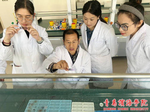【通讯】临床技能学实验教学中心与检验教研室开展封片技术培训